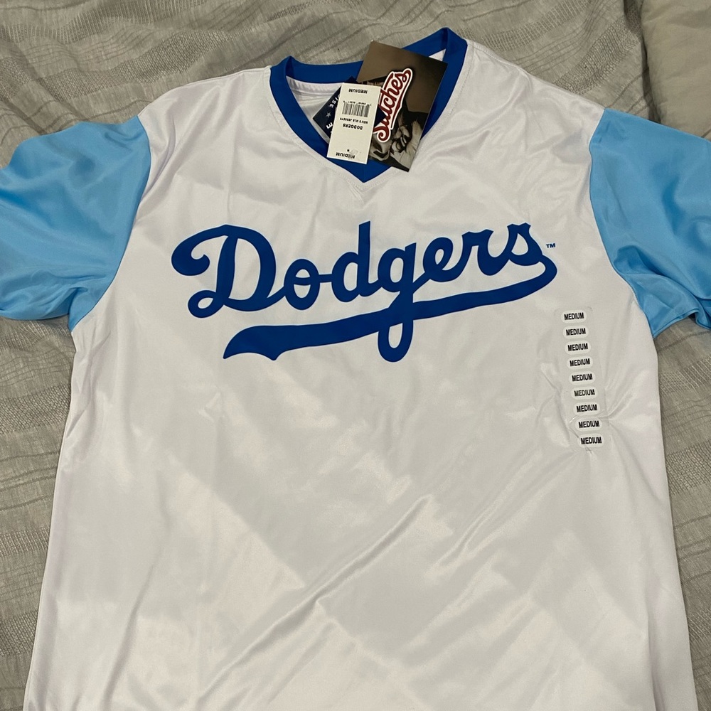 Brand NWT dodgers stitches jersey, very soft.. light blue sleeves . Size Medium